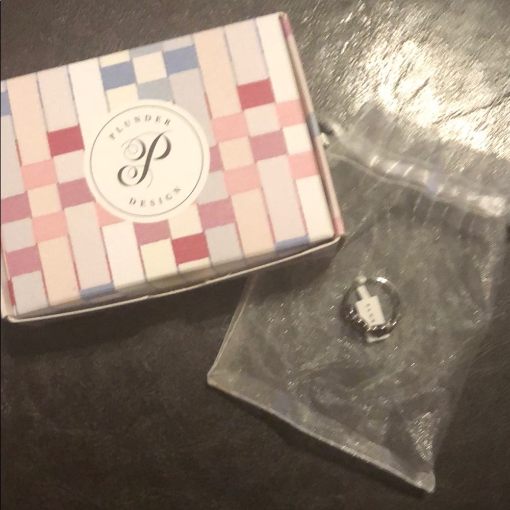 Plunder Olive size 7 ring - Picture 2 of 5